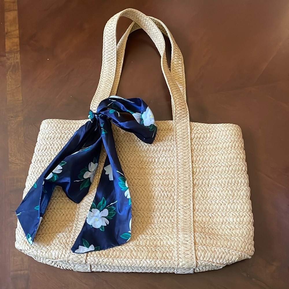 Draper James Straw Tote Bag Purse Navy floral Scarf